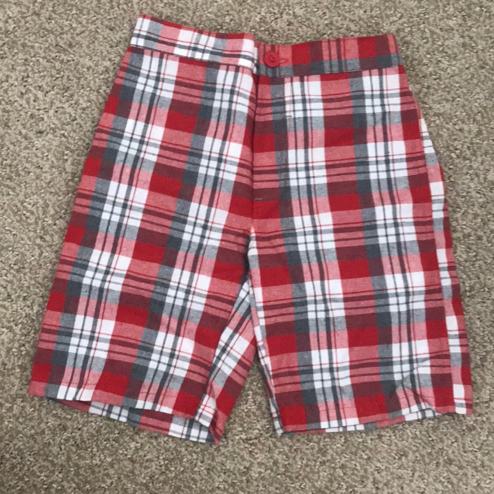 Red shorts 3T